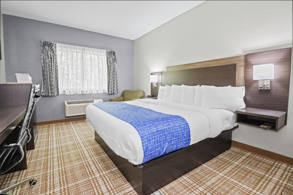 Standard King Room interior